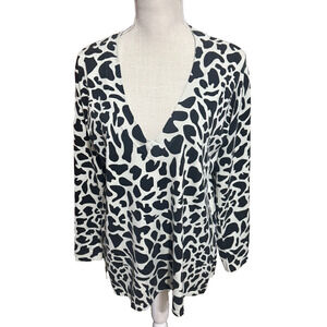 Chicos Silk Sweater Knit top Sz 1/M Black & Cream Abstract Animal Print giraffe